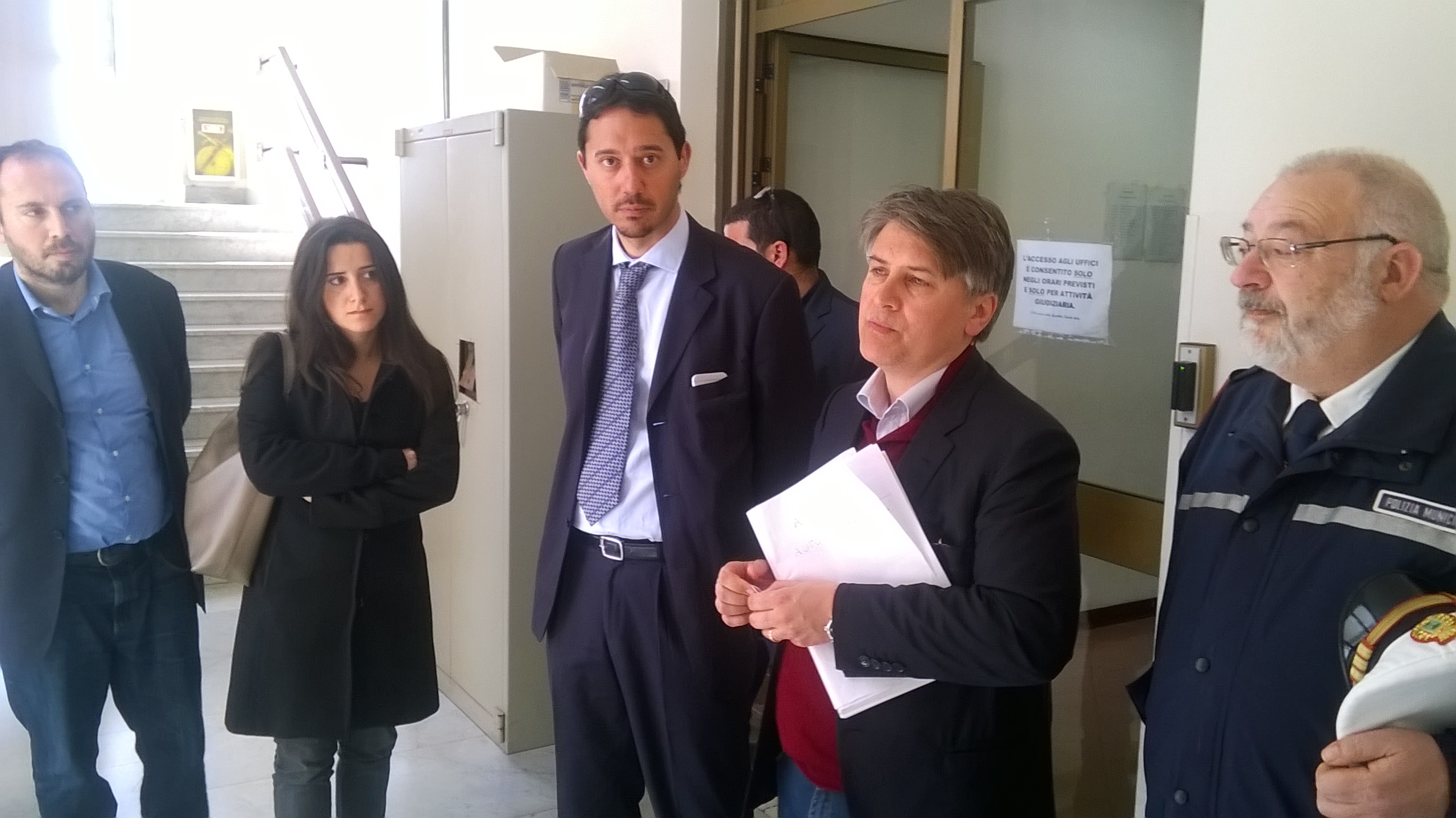 Gasdotto Salento, No Tap bloccano i lavori nel cantiere blindato dalla polizia