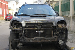 Notte di fuoco a Trepuzzi, distrutte tre auto - Corriere Salentino