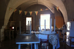 Fiamme in aperta campagna, distrutto un casolare. Si indaga - Corriere Salentino