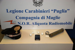 Cocaina in un tubo sotto il lavabo della cucina e in una zuccheriera, arrestato