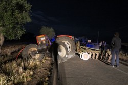 Dopo lo schianto, l'auto si ribalta e prende fuoco: due feriti gravi - Corriere Salentino