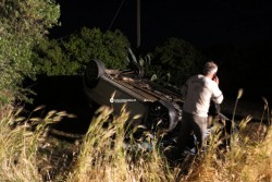 Dopo lo schianto, l'auto si ribalta e prende fuoco: due feriti gravi - Corriere Salentino