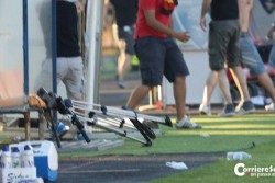 La "B" sfuma, si scatena la violenza dei tifosi: auto della polizia incendiate ed agenti in ospedale - Corriere Salentino