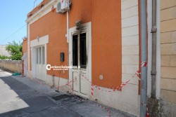 Picchia la moglie, poi incendia auto e casa: in manette 69enne - Corriere Salentino