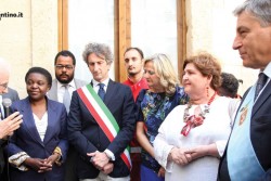 Il ministro Kyenge a Nardò, nel solito accampamento dei lavoratori immigrati - Corriere Salentino