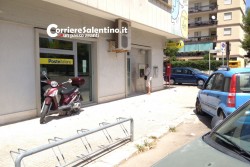 Pistole e fucile per rapinare Poste: "Tutti giù per terra" - Corriere Salentino