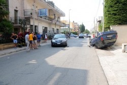 Auto si ribalta all'ingresso del paese, paura per una coppia di anziani - Corriere Salentino