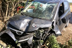 Abbatte un palo, poi si ribalta: uno illeso, l'altro in ospedale - Corriere Salentino
