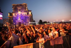 Notte della Taranta, un bagno di folla acclama gli artisti. Buona la prima per Sollima - Corriere Salentino
