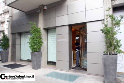 Mitraglietta in pugno rapinano centro estetico, in due fuggono col bottino - Corriere Salentino