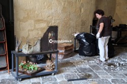 Laboratorio di cartapesta in fiamme nel centro di Lecce - Corriere Salentino