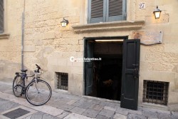 Laboratorio di cartapesta in fiamme nel centro di Lecce - Corriere Salentino