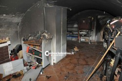 Laboratorio di cartapesta in fiamme nel centro di Lecce - Corriere Salentino