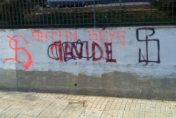 “Satan Boys” scritte inquietanti sui muri a Lecce - Corriere Salentino