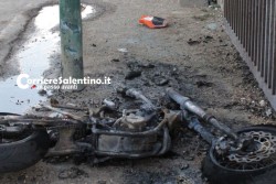 Con la moto contro un palo, poi il mezzo prende fuoco: 24enne in ospedale - Corriere Salentino