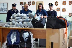 Operazione antidroga. La polizia sequestra oltre 360 kg di marijuana - Corriere Salentino