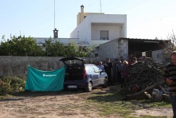 Il cric cede all'improvviso e lo travolge, muore nel giardino di casa - Corriere Salentino