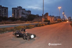 Si schianta con la moto contro la rotatoria, grave 41enne - Corriere Salentino