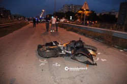 Si schianta con la moto contro la rotatoria, grave 41enne - Corriere Salentino