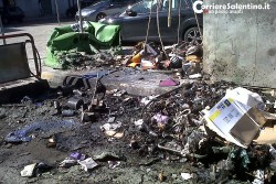 Paura nella notte, tre auto avvolte dalle fiamme - Corriere Salentino