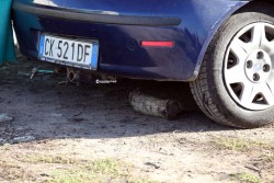 Il cric cede all'improvviso e lo travolge, muore nel giardino di casa - Corriere Salentino