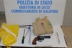 Pistola alla tempia, terrore in gioielleria: titolare reagisce e tre banditi finiscono in manette - Corriere Salentino