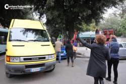 Tornano a protestare i lavoratori degli appalti per le pulizie delle scuole - Corriere Salentino