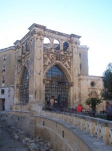 Lecce contro pena di morte: il sedile si illumina di verde