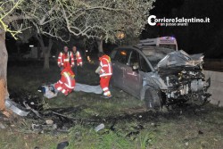 Fuori strada con l'auto, poi lo schianto contro ulivo: muore 63enne - Corriere Salentino