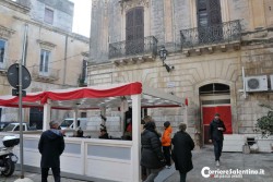 Attentato nella notte, bomba contro il "Bar Paisiello". Cresce la paura in città - Corriere Salentino