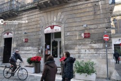 Attentato nella notte, bomba contro il "Bar Paisiello". Cresce la paura in città - Corriere Salentino