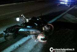 Violento schianto tra auto e moto: centauro grave in ospedale - Corriere Salentino