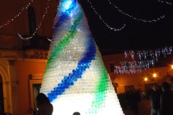 Il primo albero di Natale ecosostenibile di Monteroni - Corriere Salentino