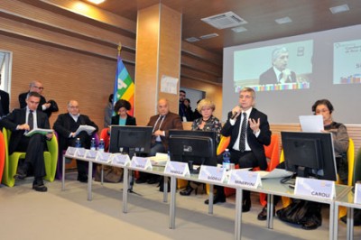 tavolo-Vendola-mentre-parla