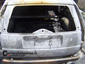 CRONACA_auto-bruciata
