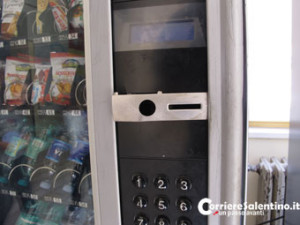 CRONACA_distributore-merendine