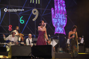 Spettacolo_notte-taranta-2012-(2)