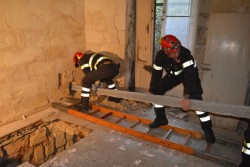 Risucchiati nella voragine della casa-rifugio: nella cisterna i cadaveri di due clochard - Corriere Salentino