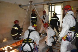 Risucchiati nella voragine della casa-rifugio: nella cisterna i cadaveri di due clochard - Corriere Salentino