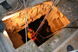 Risucchiati nella voragine della casa-rifugio: nella cisterna i cadaveri di due clochard - Corriere Salentino