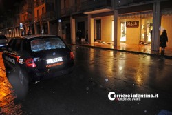 Assalto notturno in gioielleria, ladri sfondano vetrata e fuggono con ori e gioielli - Corriere Salentino