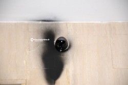 Assalto notturno in gioielleria, ladri sfondano vetrata e fuggono con ori e gioielli - Corriere Salentino