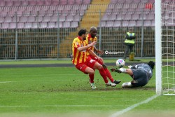 Il Lecce batte 2 – 0 il Benevento e sale al terzo posto - Corriere Salentino