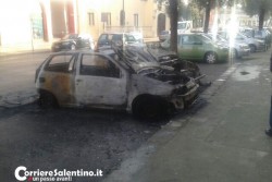 Notte di fuoco a Copertino, quattro auto in fiamme - Corriere Salentino