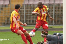 Il Lecce batte 2 – 0 il Benevento e sale al terzo posto - Corriere Salentino
