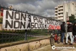 Tragedia al liceo: fiori bianchi per Andrea - Corriere Salentino