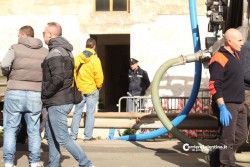 Risucchiati nella voragine della casa-rifugio: nella cisterna i cadaveri di due clochard - Corriere Salentino