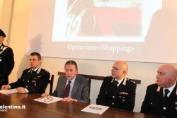 Shopping gratis con assegni rubati: cinque arresti - Corriere Salentino