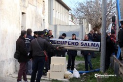 Risucchiati nella voragine della casa-rifugio: nella cisterna i cadaveri di due clochard - Corriere Salentino