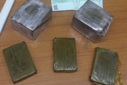 Braccati dai carabinieri si disfano della droga, inseguimento sulla statale 101 - Corriere Salentino